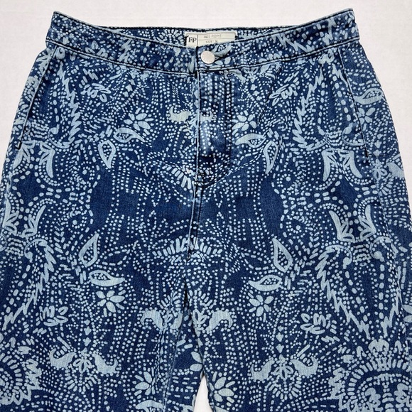 ❤️💜💙💛 FREE PEOPLE Blue Float On Flare Jeans Embroidered Paisley Jeans Size 28 - Picture 8 of 16